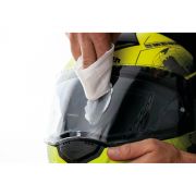 Xerapol entfernt Kratzer in transparenten Kunststoffen