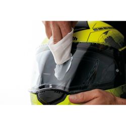 Xerapol entfernt Kratzer in transparenten Kunststoffen